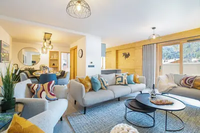 Image de More Mountain - Appartement Yeti est nouveau pour l'hiver 2026. À moins de 5 minutes à pied des remontées mécaniques avec jacuzzi extérieur et vues sur la montagne.