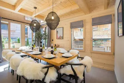 Image de This chalet is a 5 bedroom(s), 6. 5 bathrooms, located in Morzine, Auvergne-Rhône-Alpes.