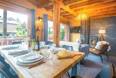 Image de Chez Hibou est notre magnifique chalet au coeur de la vieille ville de Morzine pour 7 personnes