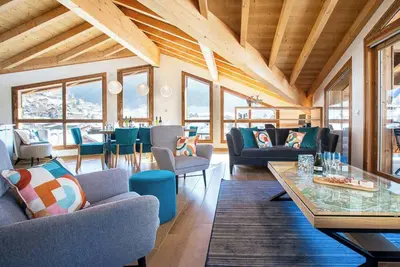 Image de Le Cerf Penthouse hosted by More Mountain Morzine | Luxury 4 Bed 4 Bath All Ensuite | Sleeps 8-10. Spectacular Penthouse Apartment in the centre of town opposite the Super Morzine Telecabine. You cannot beat this for size and location!