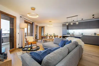 Image de Apartment Les Echos hosted by More Mountain Morzine | Luxury 3 Bed 3 Bath All Ensuite | Sleeps 7. Spectacular 3rd Floor Apartment in the centre of town opposite the Super Morzine Telecabine. You cannot beat this for size and location!