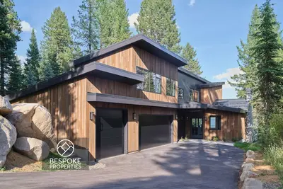 Image de Lakefront Luxe on Payette Lake | Private Dock + Beach-McCall Group Retreat