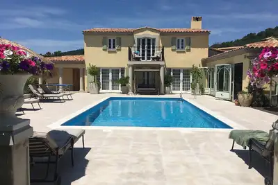 Image de Maison de la Queste - Quatre Chambres Villa, Couchages 8