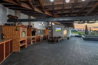 Image de 12 minutes from the center of Aveiro. Villa with swimming pool and soccer pitch.