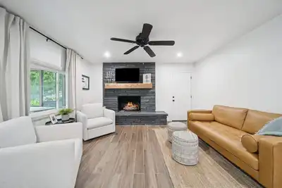 Image de Waterview Retreat w/ Screened Porch & Firepit