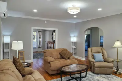 Private, Spacious, Newly Remodeled Apartment 2 Blocks from Downtown