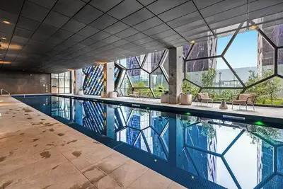 Image de Urban Luxury West Side Place One-Bedroom + Study