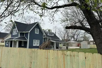 Charming 2-bedroom Loft Apartment in Indianapolis