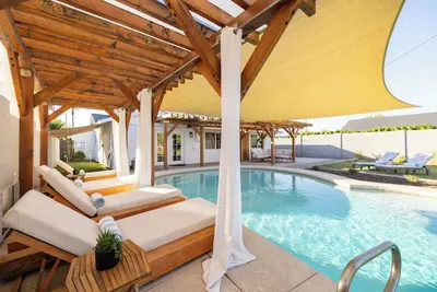 Image de Arcadia Oasis | Heated Pool & Near Old Town