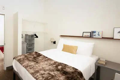 Image de Cream City 2br Apt - Just 3 Blocks to Fiserv with Gym and Parking