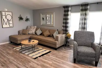 Image de Relaxing, Charming 2-bedroom, cute, cozy, clean house in Middletown, Oh