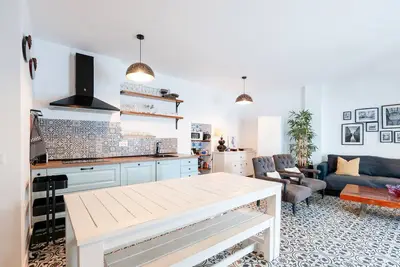 Image de Maison Typique au Centre avec Terrasse Privée et Wi-Fi