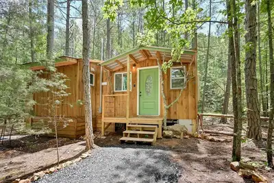 Image de Cozy Tiny Cabin with Porch & Fire Pit near Scenic Trails in Western Arkansas