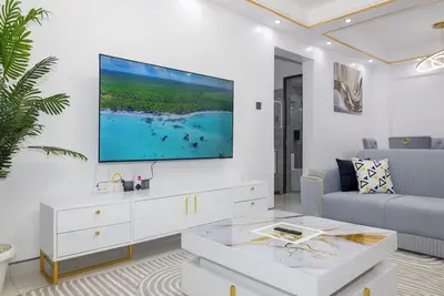 Image de 16th floor Exquisite, Pristine, Sophisticated, Serene 2 Br, 2 full Ba Apartment.