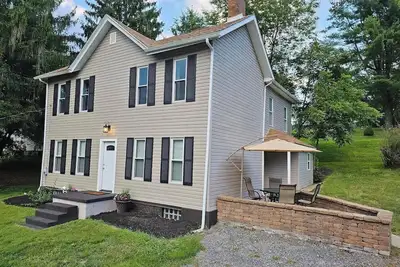 Image de Updated 4br, 3 Ba Farmhouse w/ Bonus Room – Walk to trails