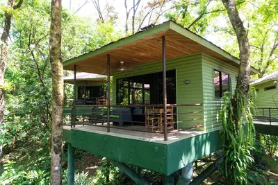 Image de Tropical Treehouse Villa Retreat with jungle views!