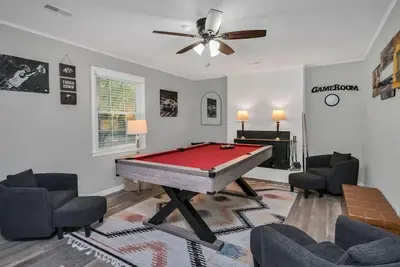 Image de Lexington Leisure House- 4br w/ Pool & Games