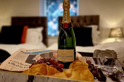 Image de Hamilton luxury let's-Holy barn