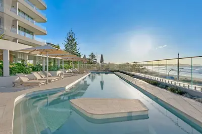 Image de Miles at Kirra Point 302 - Luxury on Kirra Beach - Linen Provided - Min. 3 Night Stays