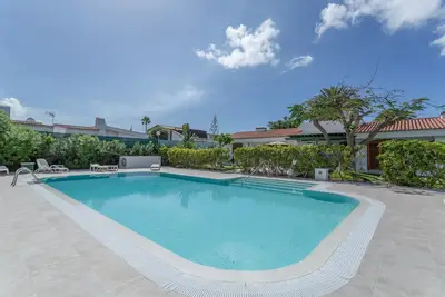 Image de Maison de vacances « Superbe bungalow à Maspalomas » avec piscine partagée, terrasse privée et Wi-Fi