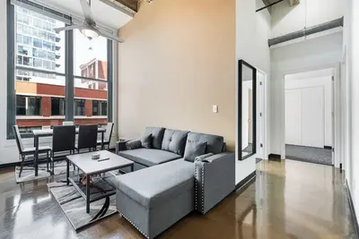 Image de Modern West Loop Gem-City Views & Prime Location 2