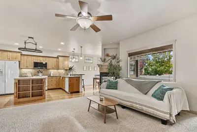 Image de Peaceful Meridian Stay Low Tox Comfort + Ev Charger