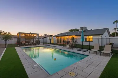 Image de Stunning Home | Heated Pool | Pergola | Grill
