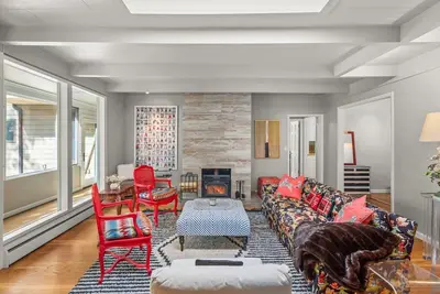 Image de Charming Single-Level 3 Bed House in the desirable Cemetery Lane Neighborhood