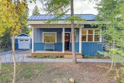 Image de 2 Mi to Payette Lake: Charming Cottage w/ Hot Tub!