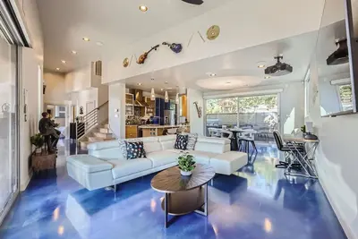 Image de 4br Home, Hot Tub, Hypedome, 3-minutes to Downtown Austin!