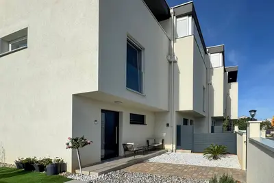 Image de Maison confortable à Privlaka avec WiFi