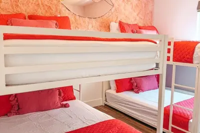 Image de The ultimate pink getaway for bachelorette parties and girls’ trips!