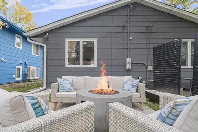 Image de Stylish Duplex w/ WiFi, Kitchen & Blackout Shades