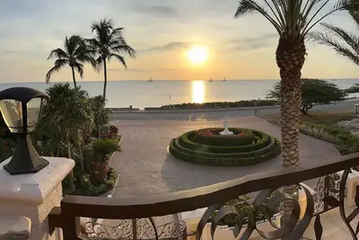 Image de Luxury OceanFRONT 5 Star Villa near The Ritz w/ Pool & Amzaing Views