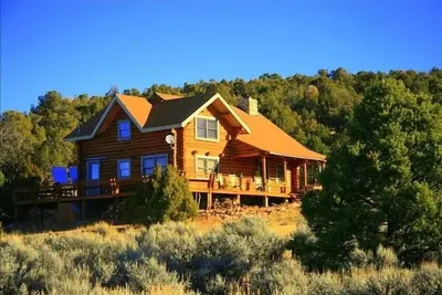 Image de Stunning vistas! Cabin overlooking Moab & Arches