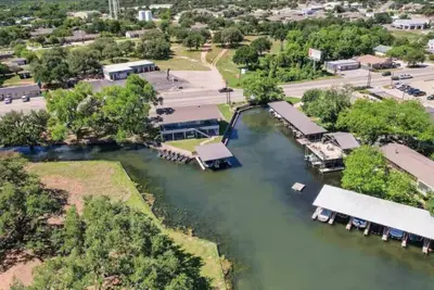 Image de Lakeside Retreat~Updated~Dock Access~Peaceful Views