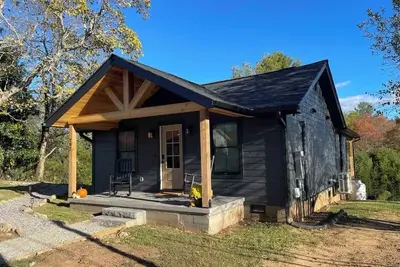 Image de Superb 2-bedroom house with a fireplace and amazing views in charming Canton, Nc