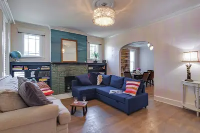 Image de Upstairs 3 Bedroom Midtown Balcony Memphis Upstairs Escape King Bed Laundry