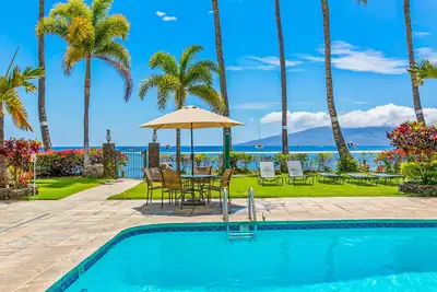 Image de Breathtaking ocean-view condo, with pool, hot tub, balcony, central Ac, & WiFi