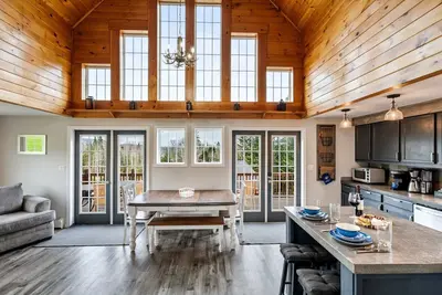 Image de S Diamond S Retreat | Hot Tub + Snowmobile Access – Sleeps 10