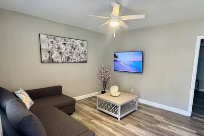 Image de Renovated 1-bedroom apartment near the beach, pet friendly