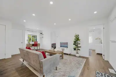 Image de Stylish Main Floor Suite | Near Downtown Kitchener