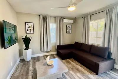 Image de Charming 1-bedroom apartment, 4 miles from the Beach