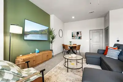 Image de Charming 2-bedroom apartment with Pool, Gym. Close to Dwtn & Airport