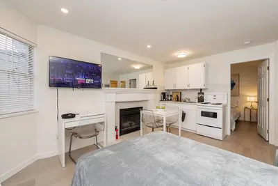 Image de Brand new suite on quiet Trinity Street - 15-20 min to downtown Vancouver