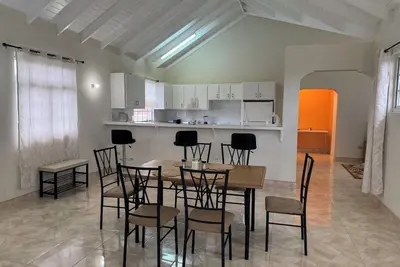 Image de Spacious home 5 minutes form Crane Beach and Resort