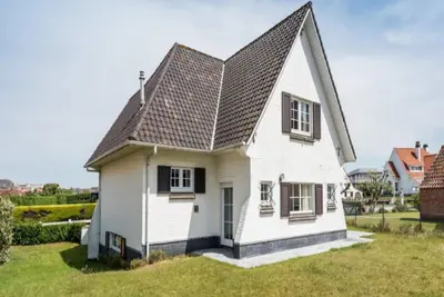 Image de Villa côtière rénovée à proximité de la plage