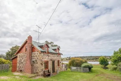 Image de Heritage Blacksmith's Cottage · Lisdillon Estate · Waterfront
