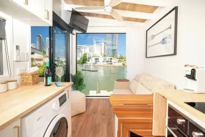 Image de Petite maison au cœur de Broadbeach - Vues sur la rivière et l'horizon!