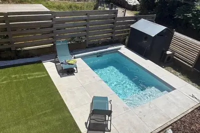 Image de Grande maison tout confort avec piscine à la campagne